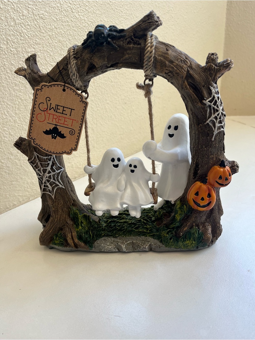 Sweet Street Ghost Family Tree Swing with Pumpkin/Spider/Web Halloween Figurine